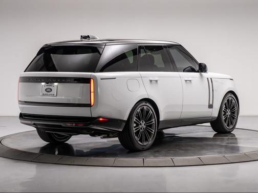 Fuji White 2026 Land Rover Range Rover P400 SE