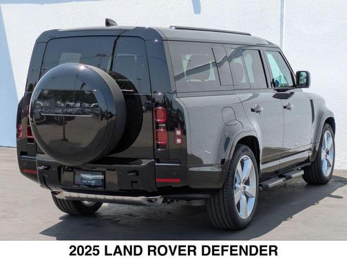 2025 Land Rover Defender P400 X-Dynamic SE