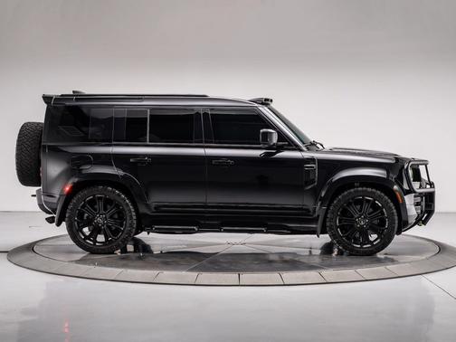 SANTORINI BLACK 2025 Land Rover Defender 110 P500 X-Dynamic SE