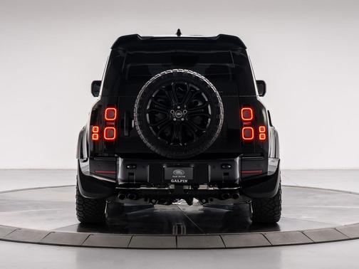 SANTORINI BLACK 2025 Land Rover Defender 110 P500 X-Dynamic SE