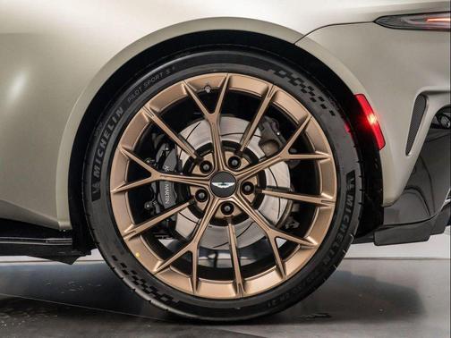 2025 Aston Martin Vantage Base