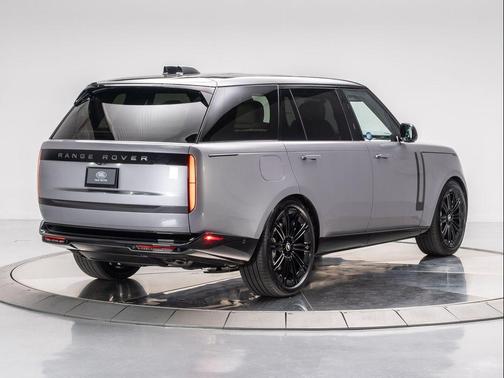 2025 Land Rover Range Rover P530 SE 7 Seat