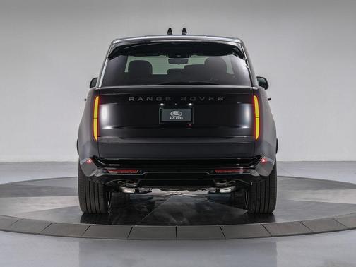 2025 Land Rover Range Rover P530 SE