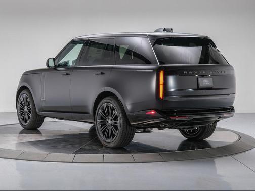 2025 Land Rover Range Rover P530 SE