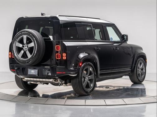 2025 Land Rover Defender P400 X-Dynamic SE