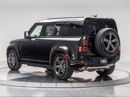 2025 Land Rover Defender P400 X-Dynamic SE