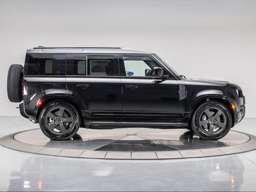 2025 Land Rover Defender P400 X-Dynamic SE