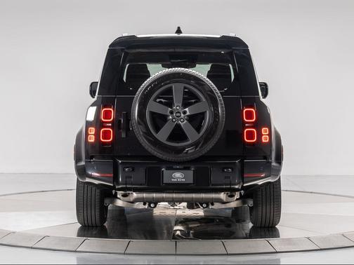 2025 Land Rover Defender P400 X-Dynamic SE