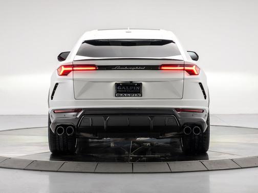 2022 Lamborghini Urus Base