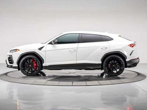 2022 Lamborghini Urus Base