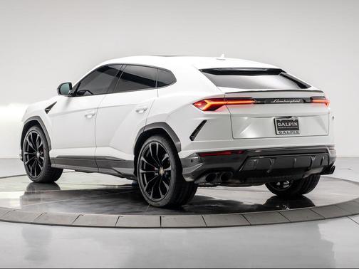 2022 Lamborghini Urus Base