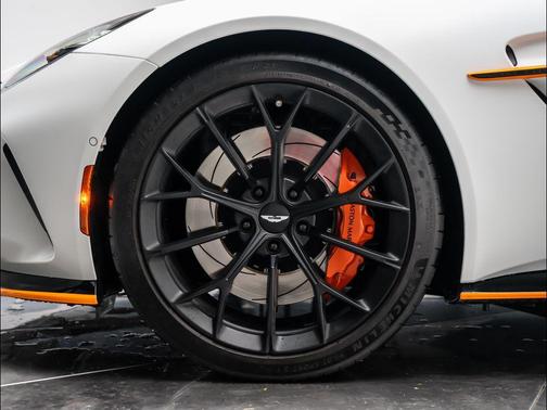 2025 Aston Martin Vantage Base