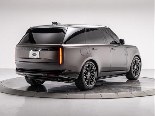 SATIN TOURMALINE BROWN 2025 Land Rover Range Rover P530 SE