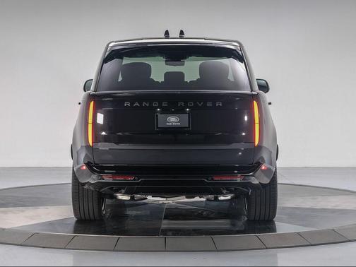 2025 Land Rover Range Rover P550e Autobiography