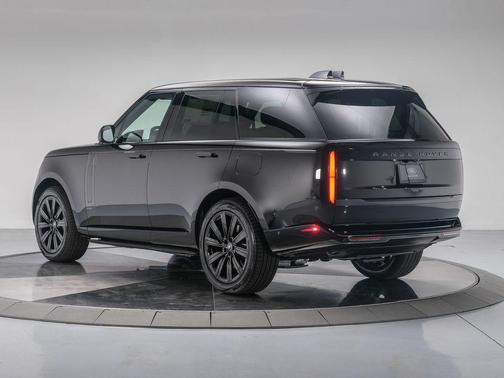 2025 Land Rover Range Rover P550e Autobiography