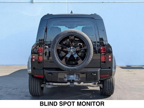 2025 Land Rover Defender P400 X-Dynamic SE