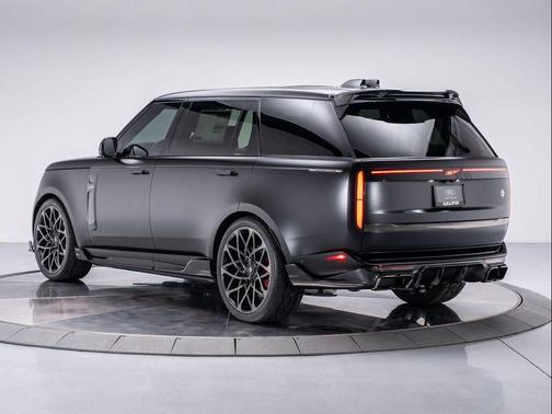2025 Land Rover Range Rover P615 SV