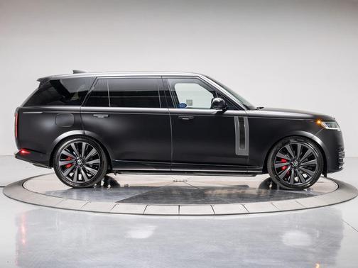 2025 Land Rover Range Rover P615 SV