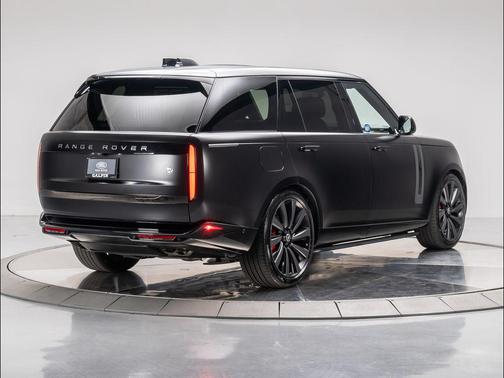 2025 Land Rover Range Rover P615 SV