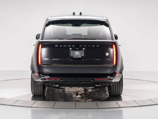2025 Land Rover Range Rover P615 SV