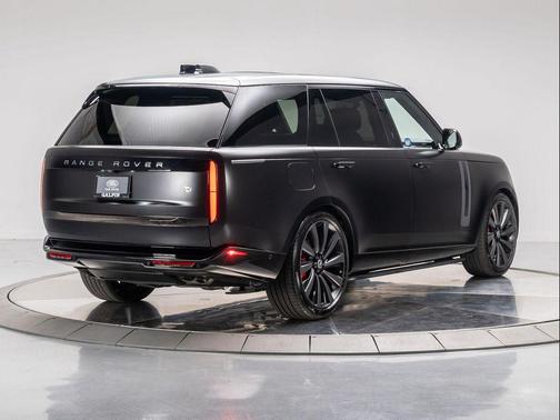 2025 Land Rover Range Rover P615 SV
