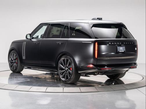 2025 Land Rover Range Rover P615 SV