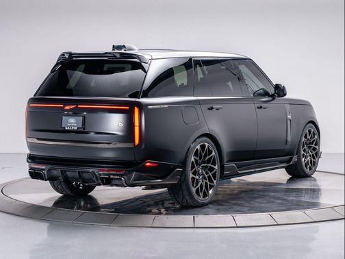 2025 Land Rover Range Rover P615 SV