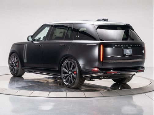 2025 Land Rover Range Rover P615 SV
