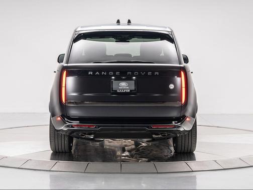 2025 Land Rover Range Rover P615 SV