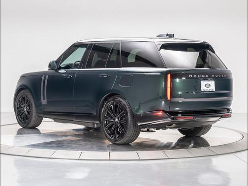 2025 Land Rover Range Rover P550e SE