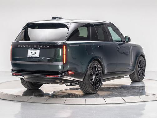 2025 Land Rover Range Rover P550e SE