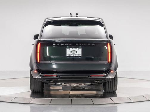 2025 Land Rover Range Rover P550e SE