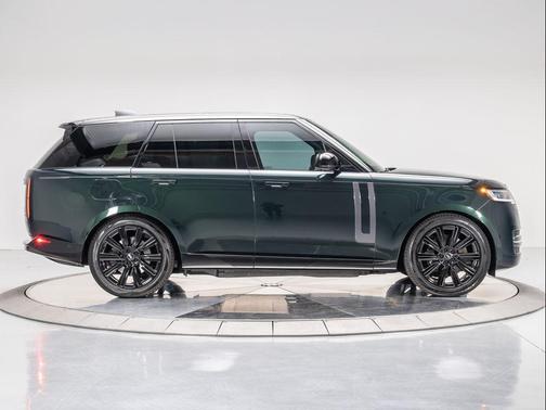 2025 Land Rover Range Rover P550e SE