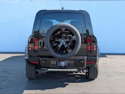 2025 Land Rover Defender 110 P500 X-Dynamic SE