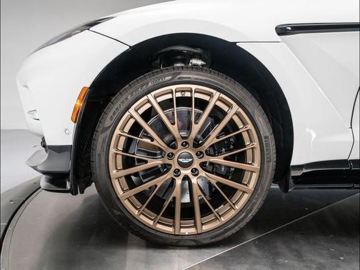 2025 Aston Martin DBX 707