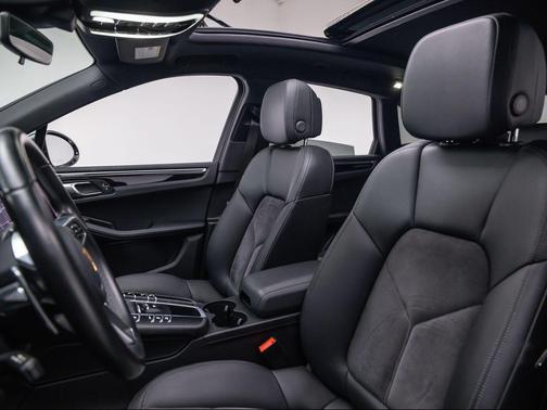 2021 Porsche Macan Base