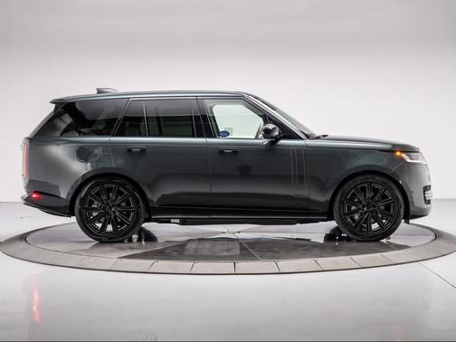 BELGRAVIA GREEN 2026 Land Rover Range Rover P550e SE