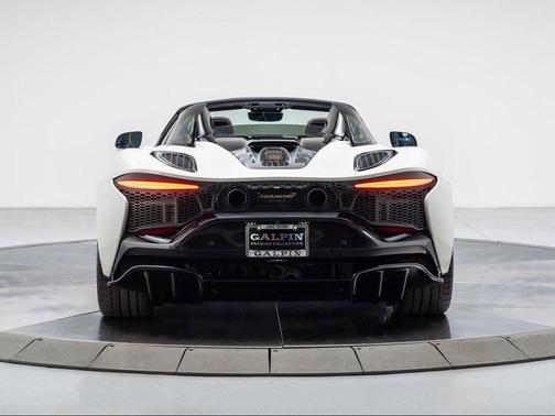 2025 McLaren Artura 