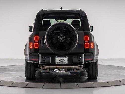 2024 Land Rover Defender 110 P400 X-Dynamic SE