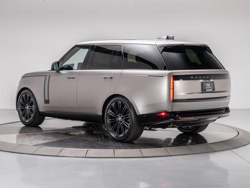 2025 Land Rover Range Rover P530 SE