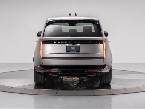 2025 Land Rover Range Rover P530 SE