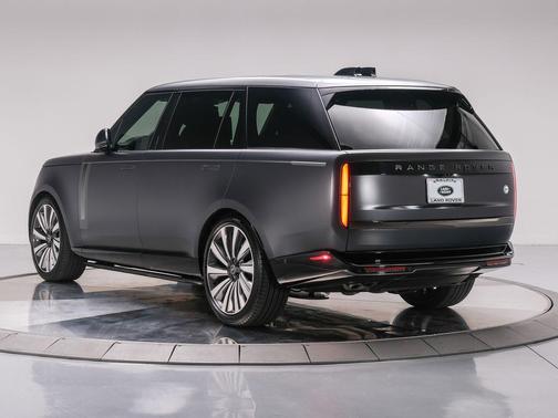 2025 Land Rover Range Rover P615 SV