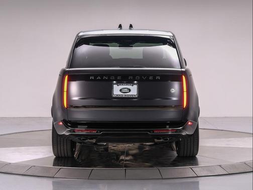 2025 Land Rover Range Rover P615 SV