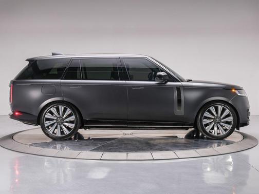 2025 Land Rover Range Rover P615 SV