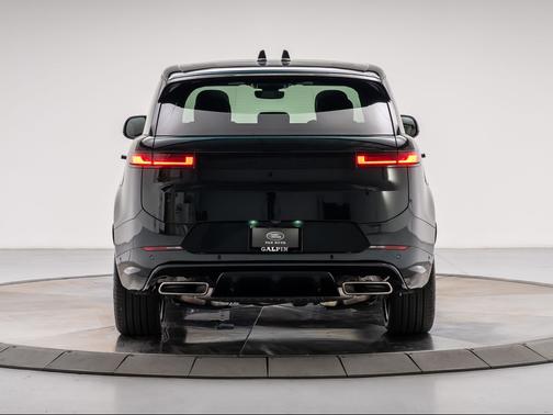 BRITISH RACONG GREEN IN GLOSS 2026 Land Rover Range Rover Sport SE