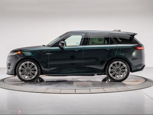 BRITISH RACONG GREEN IN GLOSS 2026 Land Rover Range Rover Sport SE