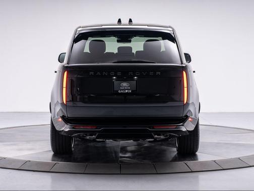 2025 Land Rover Range Rover P530 SE 7 Seat