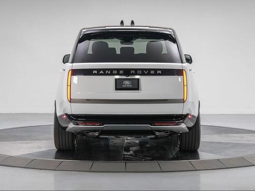 2025 Land Rover Range Rover P530 SE