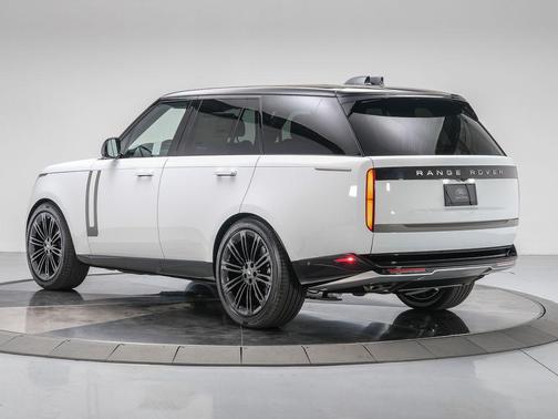 2025 Land Rover Range Rover P530 SE