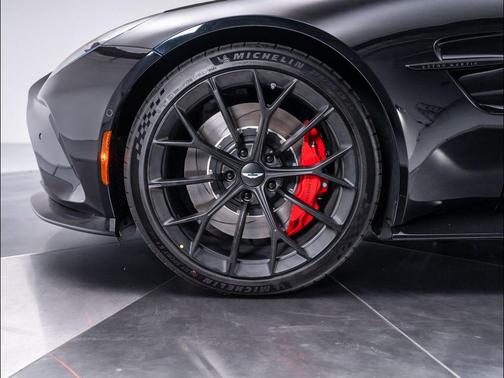 2025 Aston Martin Vantage Base